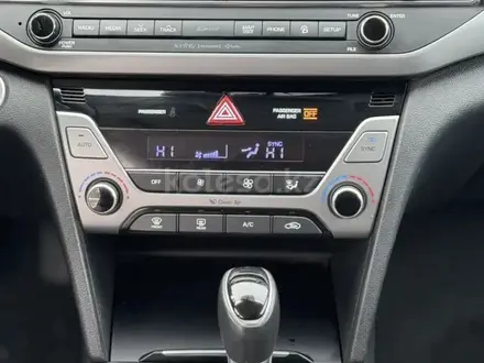 Hyundai Elantra 2017 года за 5 599 000 тг. в Уральск – фото 12
