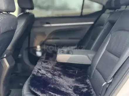 Hyundai Elantra 2017 года за 5 599 000 тг. в Уральск – фото 27