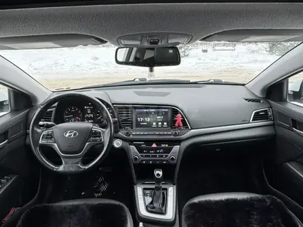 Hyundai Elantra 2017 года за 5 599 000 тг. в Уральск – фото 21
