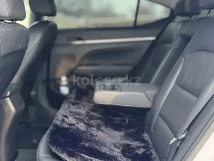 Hyundai Elantra 2017 года за 5 599 000 тг. в Уральск – фото 19