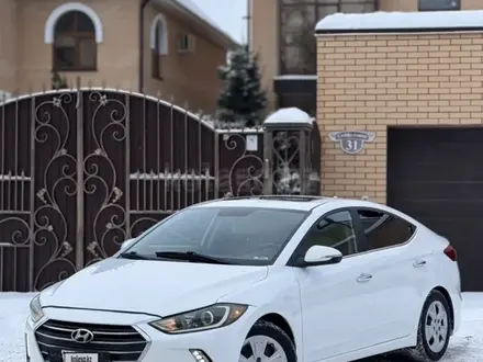 Hyundai Elantra 2017 года за 5 599 000 тг. в Уральск