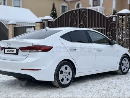 Hyundai Elantra 2017 года за 5 599 000 тг. в Уральск – фото 5