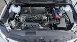 Toyota Camry 2021 года за 15 900 000 тг. в Алматы – фото 2