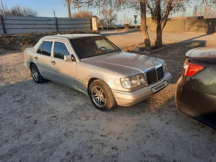 Mercedes-Benz E 200 1992 года за 1 600 000 тг. в Шымкент – фото 3