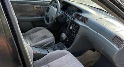 Toyota Camry 1998 года за 2 350 000 тг. в Алматы – фото 4