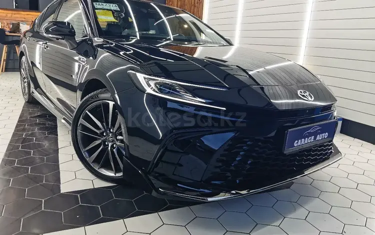 Toyota Camry Luxe 2025 года за 20 900 000 тг. в Алматы