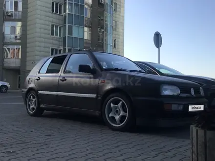Volkswagen Golf 1994 года за 1 200 000 тг. в Алматы