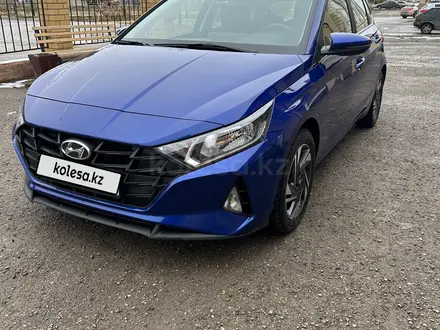 Hyundai i20 2023 года за 7 900 000 тг. в Актобе – фото 2