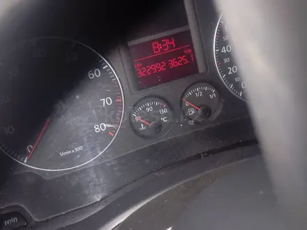 Volkswagen Golf 2004 года за 3 000 000 тг. в Алматы – фото 4