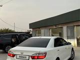 Toyota Camry 2017 года за 13 700 000 тг. в Жетысай – фото 2