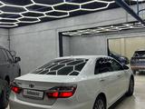 Toyota Camry 2017 года за 13 700 000 тг. в Жетысай – фото 4