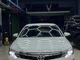Toyota Camry 2017 года за 13 700 000 тг. в Жетысай – фото 3