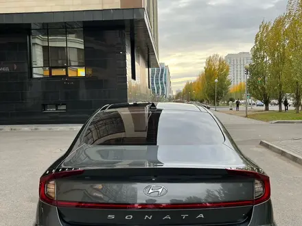 Hyundai Sonata 2021 года за 13 790 000 тг. в Астана – фото 2