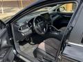 Toyota Camry 2023 года за 14 200 000 тг. в Кызылорда – фото 2