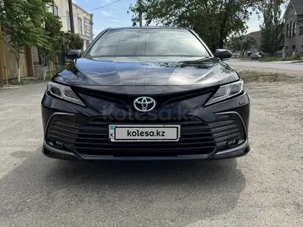 Toyota Camry 2023 года за 14 200 000 тг. в Кызылорда