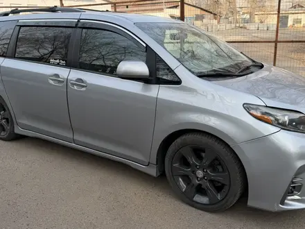 Toyota Sienna 2015 года за 12 550 000 тг. в Алматы – фото 2
