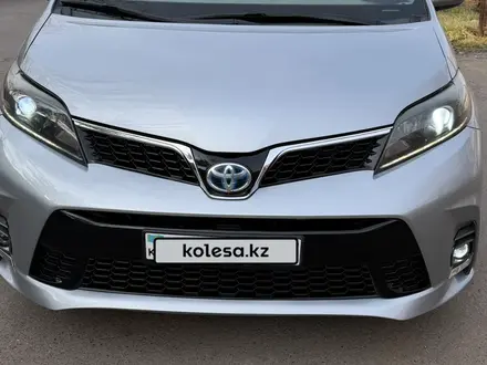 Toyota Sienna 2015 года за 12 550 000 тг. в Алматы