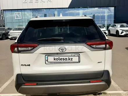Toyota RAV4 2021 года за 13 600 000 тг. в Астана – фото 4