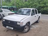 Toyota Hilux 2001 года за 3 700 000 тг. в Алматы