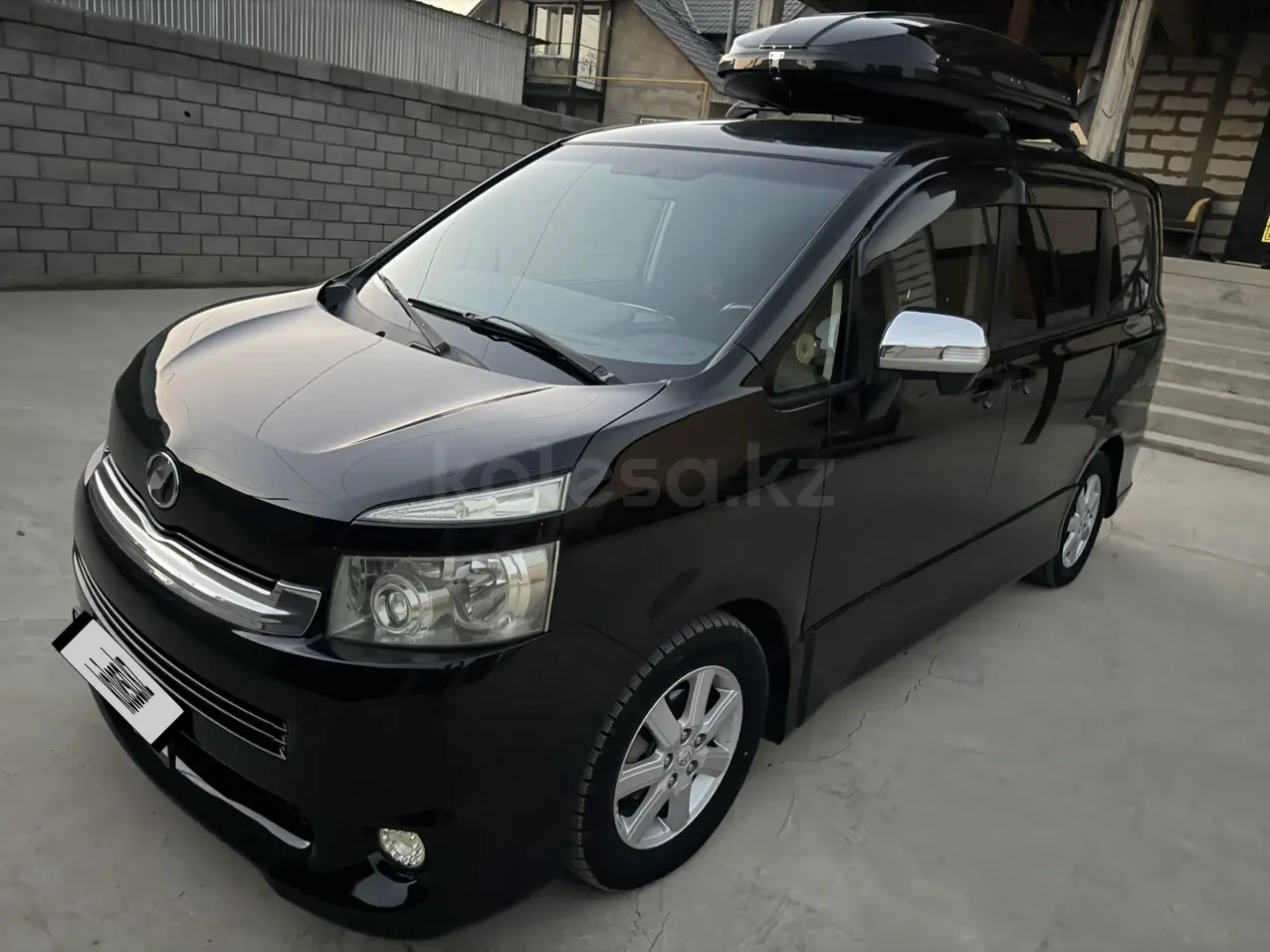 Toyota Voxy, 2008