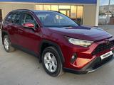 Toyota RAV4 2021 года за 17 500 000 тг. в Астана – фото 2