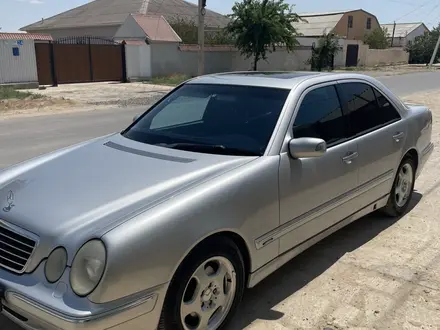 Mercedes-Benz E 320 1999 года за 5 200 000 тг. в Жанаозен – фото 4