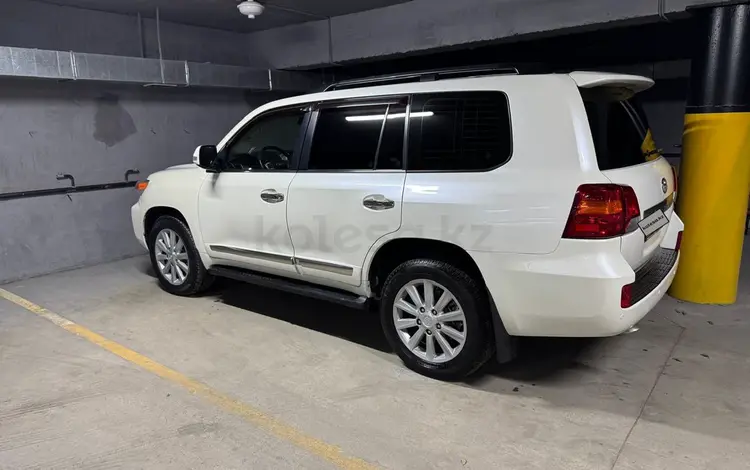 Toyota Land Cruiser 2012 годаүшін21 500 000 тг. в Семей