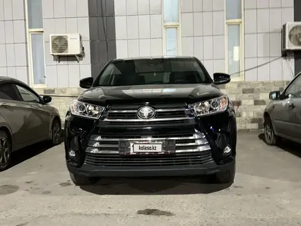 Toyota Highlander 2017 года за 12 000 000 тг. в Актау