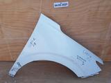 КРЫЛО ПЕРЕДНЕЕ ПРАВОЕ (БЕЛОЕ) за 5 000 тг. в Алматы