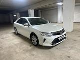 Toyota Camry 2017 годаүшін13 500 000 тг. в Актобе – фото 2