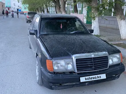 Mercedes-Benz E 200 1990 года за 750 000 тг. в Сатпаев – фото 2