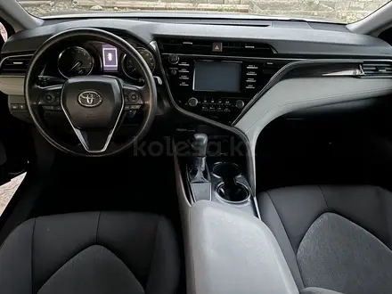 Toyota Camry 2018 года за 8 800 000 тг. в Тараз – фото 6