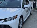 Toyota Camry 2018 года за 8 500 000 тг. в Актобе – фото 7