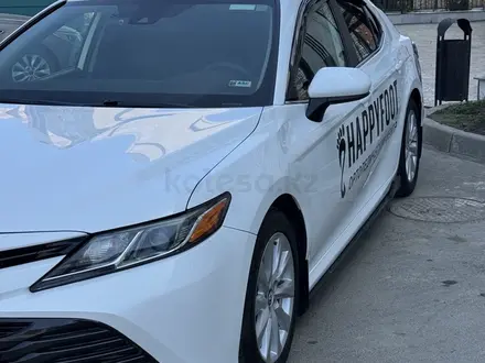 Toyota Camry 2018 года за 8 500 000 тг. в Актобе – фото 7