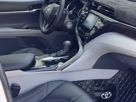 Toyota Camry 2018 года за 8 500 000 тг. в Актобе – фото 10