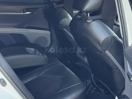 Toyota Camry 2018 года за 8 500 000 тг. в Актобе – фото 11