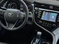Toyota Camry 2018 года за 8 500 000 тг. в Актобе – фото 12