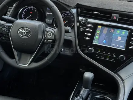 Toyota Camry 2018 года за 8 500 000 тг. в Актобе – фото 12