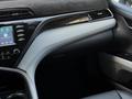 Toyota Camry 2018 года за 8 500 000 тг. в Актобе – фото 13