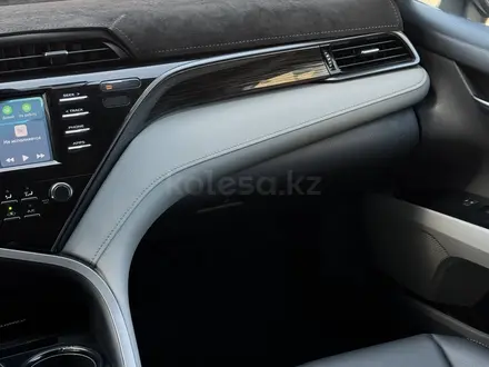 Toyota Camry 2018 года за 8 500 000 тг. в Актобе – фото 13