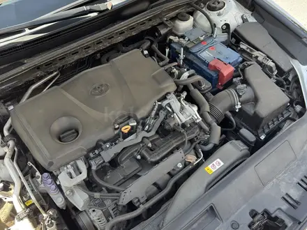 Toyota Camry 2018 года за 8 500 000 тг. в Актобе – фото 18