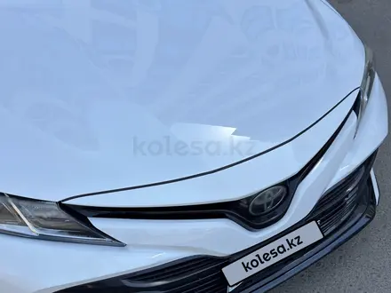 Toyota Camry 2018 года за 8 500 000 тг. в Актобе – фото 6