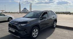 Toyota RAV4 2021 года за 14 700 000 тг. в Астана – фото 2