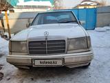 Mercedes-Benz E 230 1987 годаүшін800 000 тг. в Алматы – фото 2