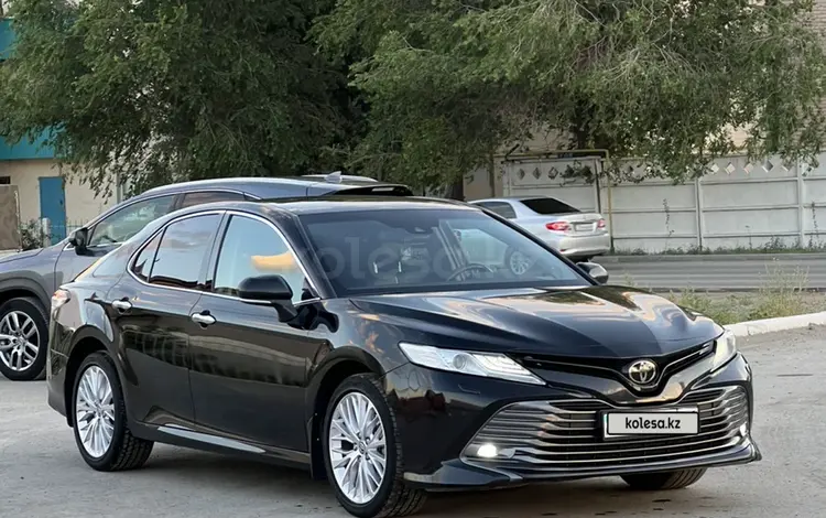 Toyota Camry 2020 года за 13 600 000 тг. в Актобе