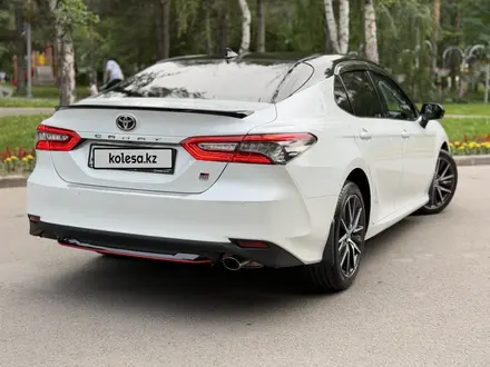 Toyota Camry 2021 года за 13 900 000 тг. в Алматы – фото 10