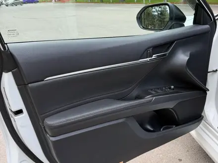 Toyota Camry 2021 года за 13 900 000 тг. в Алматы – фото 19