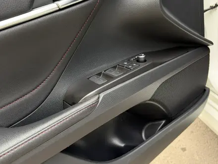 Toyota Camry 2021 года за 13 900 000 тг. в Алматы – фото 20