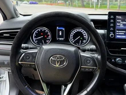 Toyota Camry 2021 года за 13 900 000 тг. в Алматы – фото 26