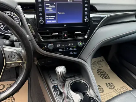 Toyota Camry 2021 года за 13 900 000 тг. в Алматы – фото 27